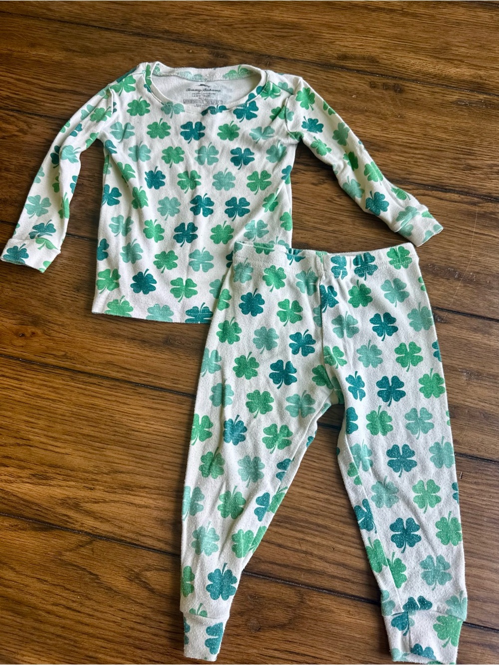Tommy Bahama Clover Print Pajama Set